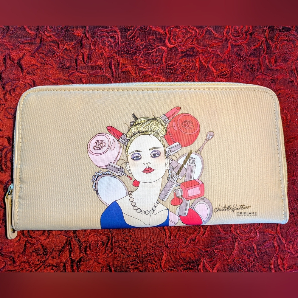Liselotte Watkins Beige Cosmetic Case For Oriflame, NWOT